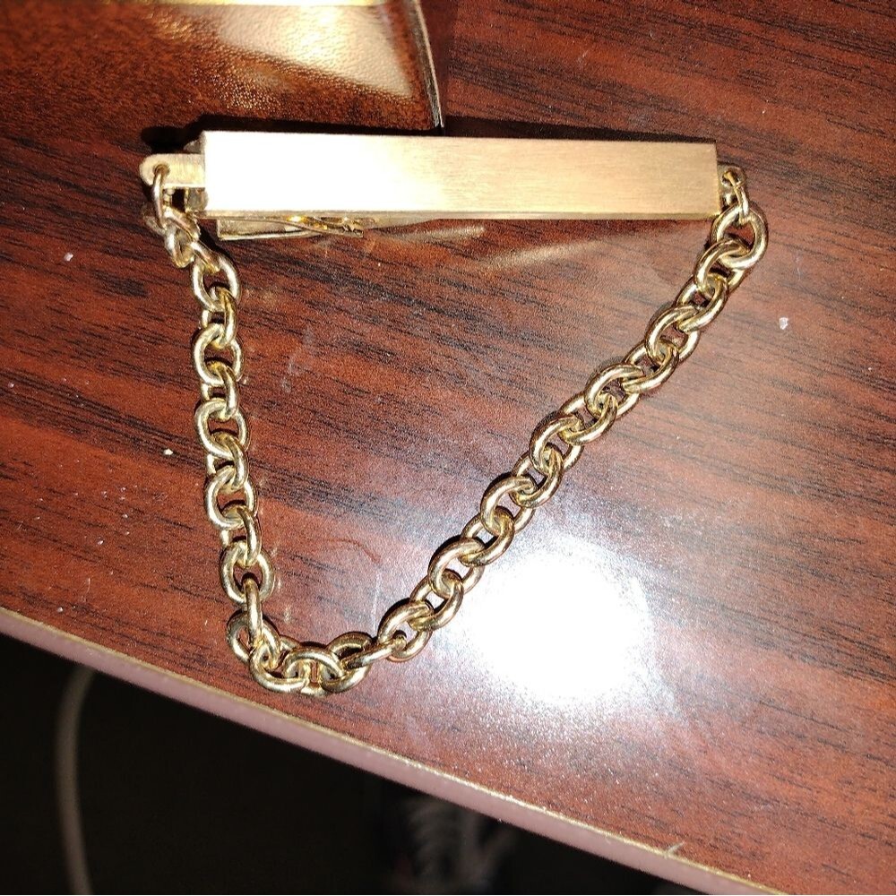 🙂Mens Sarah Coventry Gold Tone Tie Clip with chain